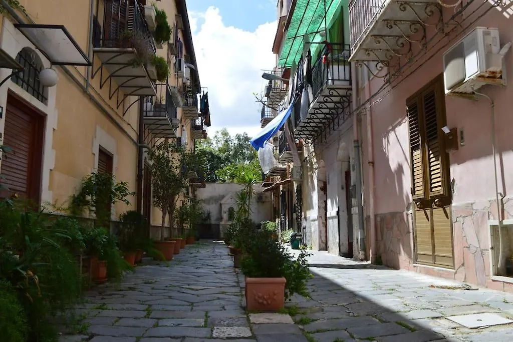 Duciruci Villa Palermo 0*,  Italy